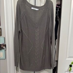 JustFab Gray V-Neck Sweater with Cable Knit